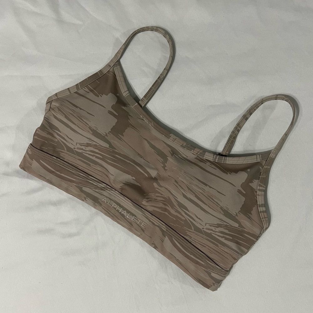 Alphalete Surface Limitless Bra in Desert Canvas Camo